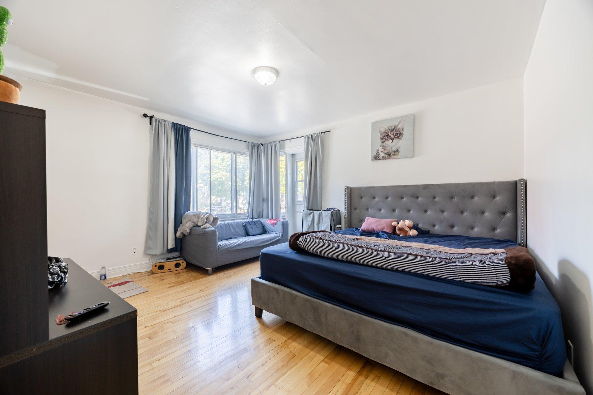 









5350

 - 5352


Av. Bourret

,
Montréal (Côte-des-Neiges/Notre-Dame-de-Grâce),




QC
H3X1J2

