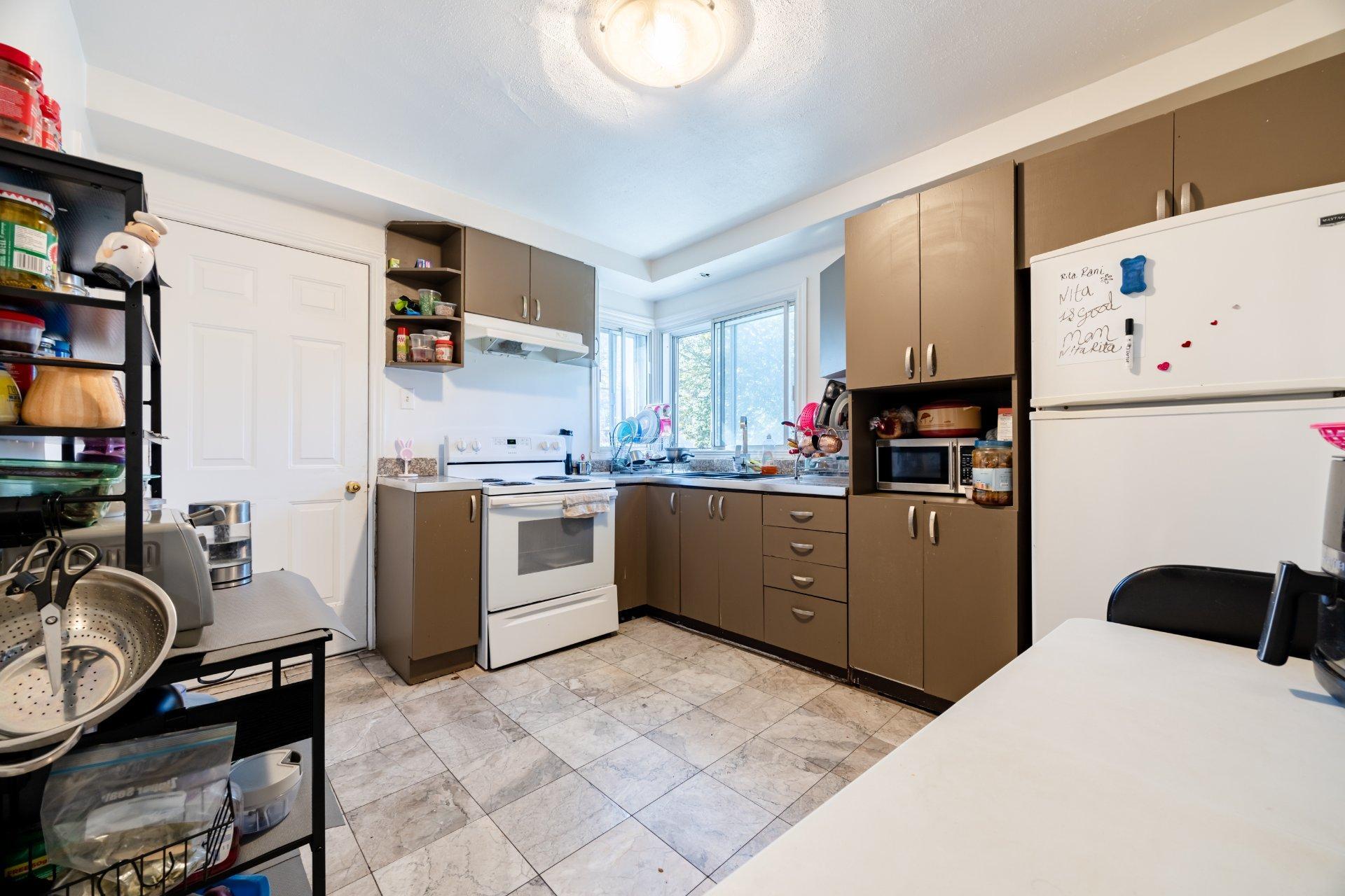 









5350

 - 5352


Av. Bourret

,
Montréal (Côte-des-Neiges/Notre-Dame-de-Grâce),




QC
H3X1J2

