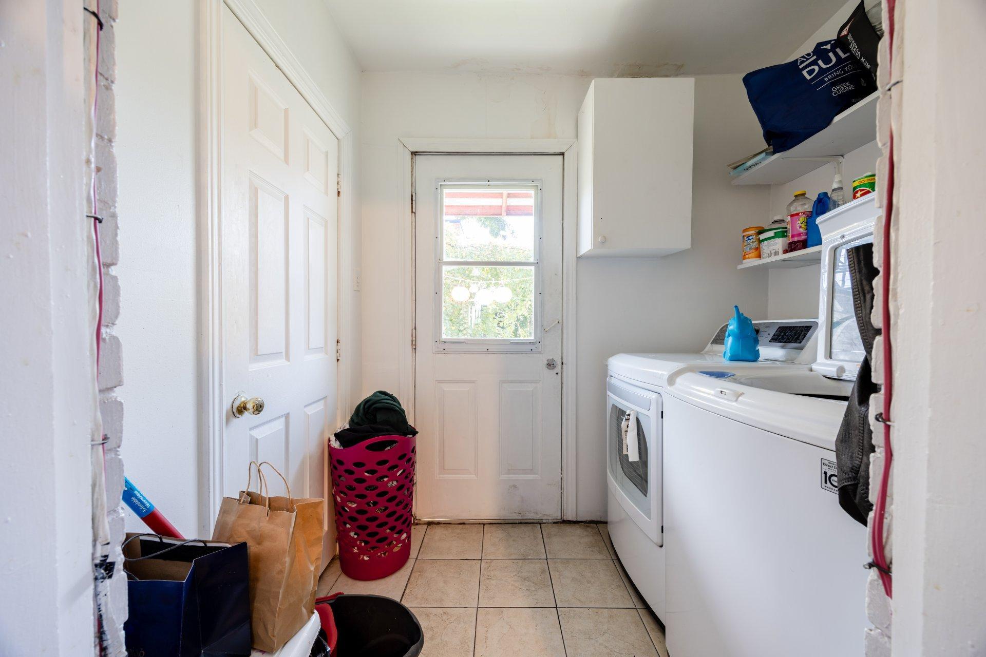 









5350

 - 5352


Av. Bourret

,
Montréal (Côte-des-Neiges/Notre-Dame-de-Grâce),




QC
H3X1J2

