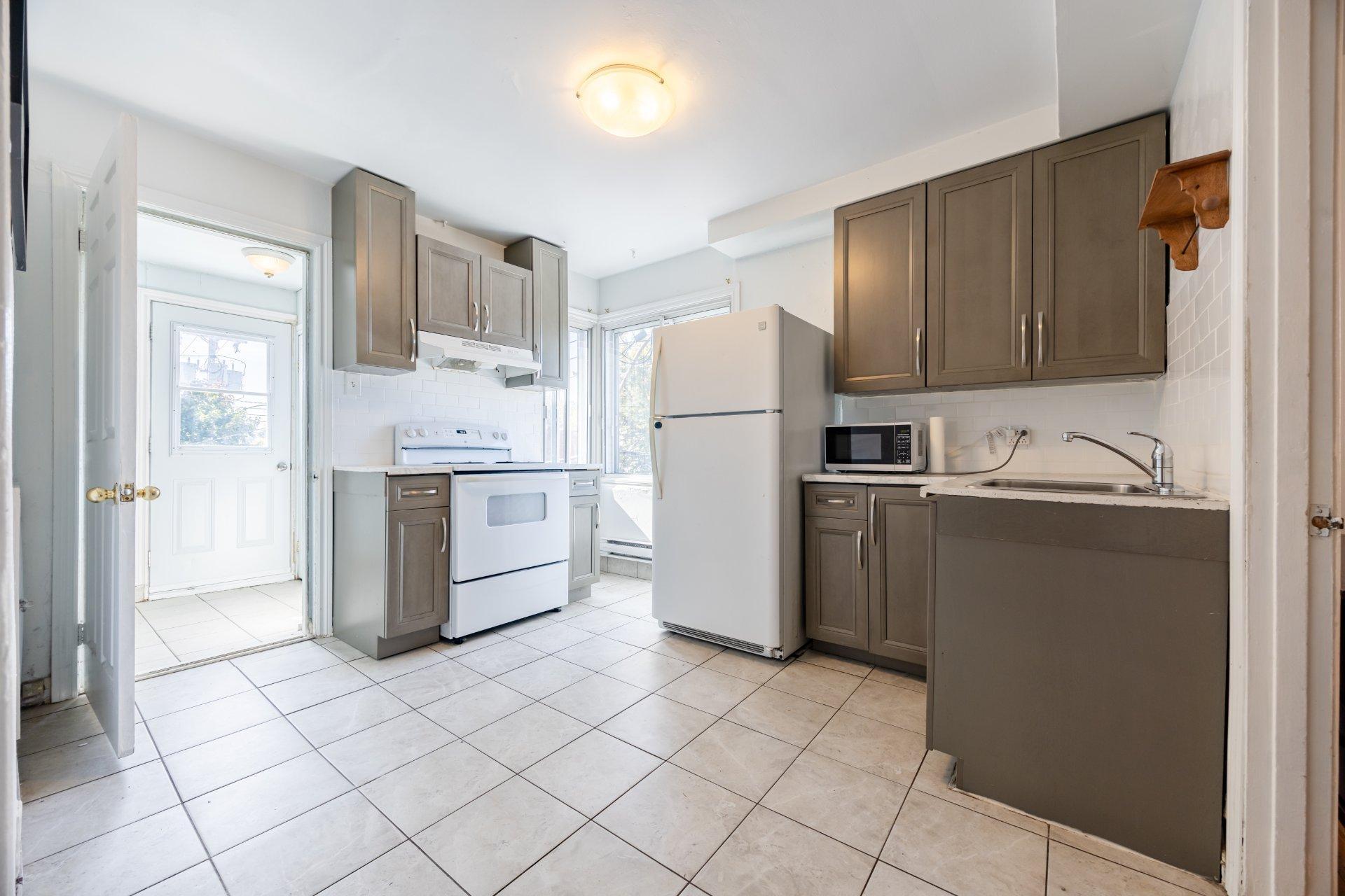 









5350

 - 5352


Av. Bourret

,
Montréal (Côte-des-Neiges/Notre-Dame-de-Grâce),




QC
H3X1J2

