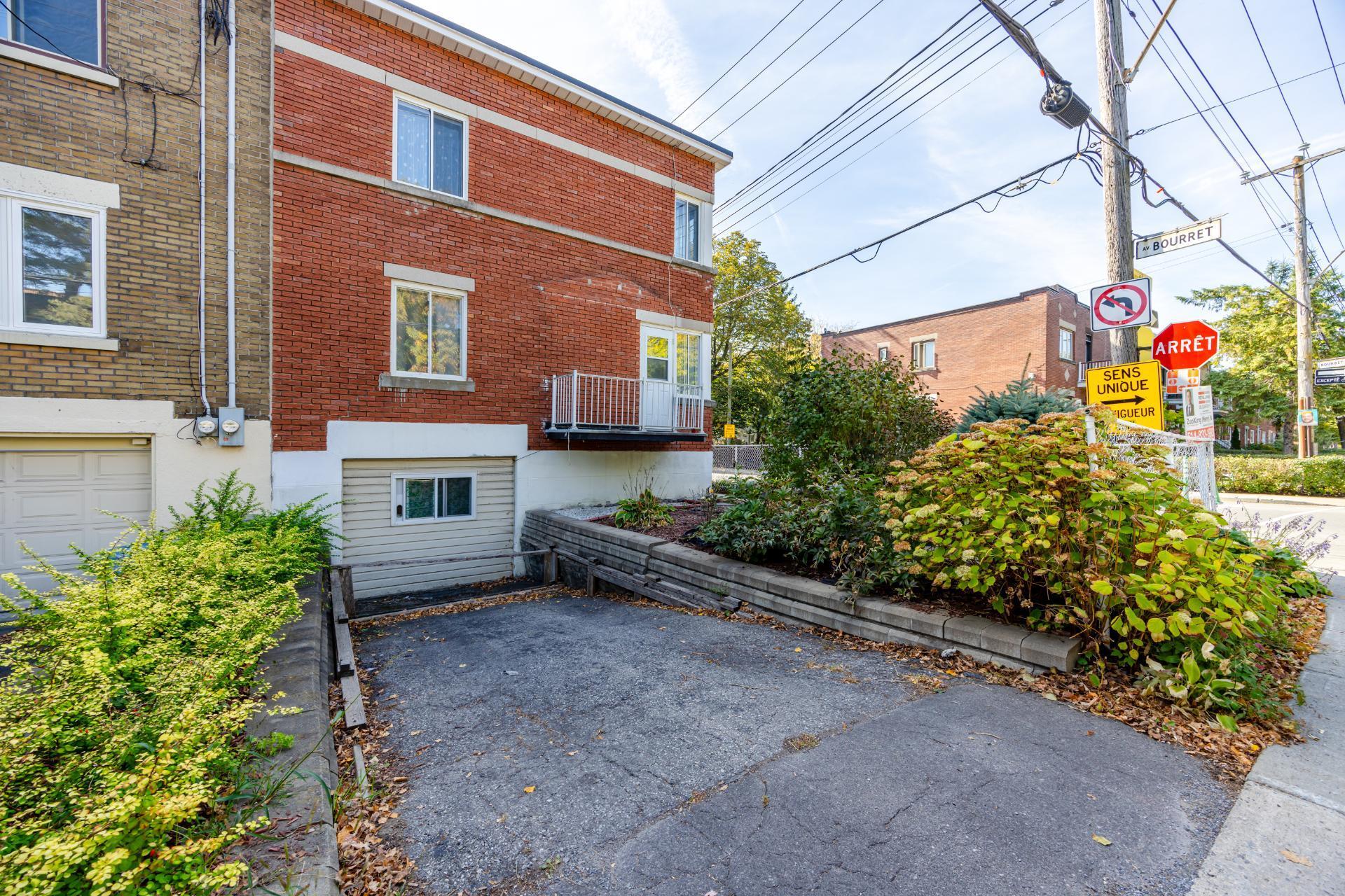 









5350

 - 5352


Av. Bourret

,
Montréal (Côte-des-Neiges/Notre-Dame-de-Grâce),




QC
H3X1J2

