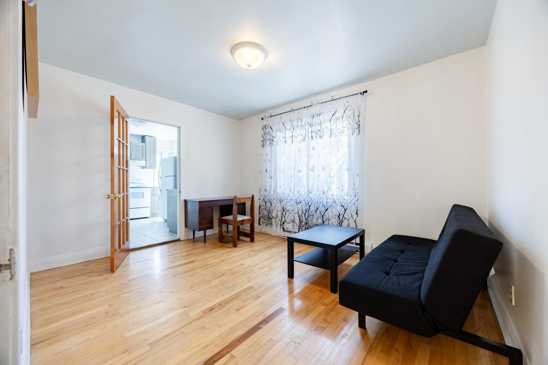









5350

 - 5352


Av. Bourret

,
Montréal (Côte-des-Neiges/Notre-Dame-de-Grâce),




QC
H3X1J2

