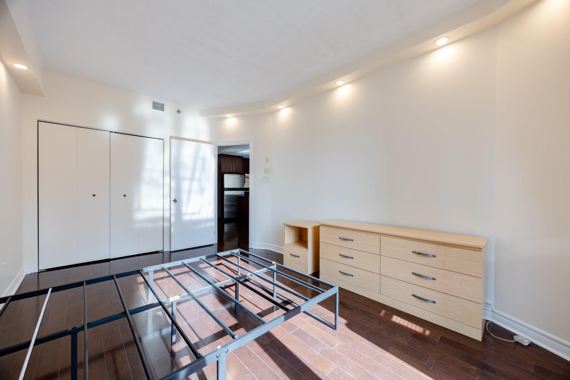 









1455


Rue Towers

, 406,
Montréal (Ville-Marie),




QC
H3H2E2

