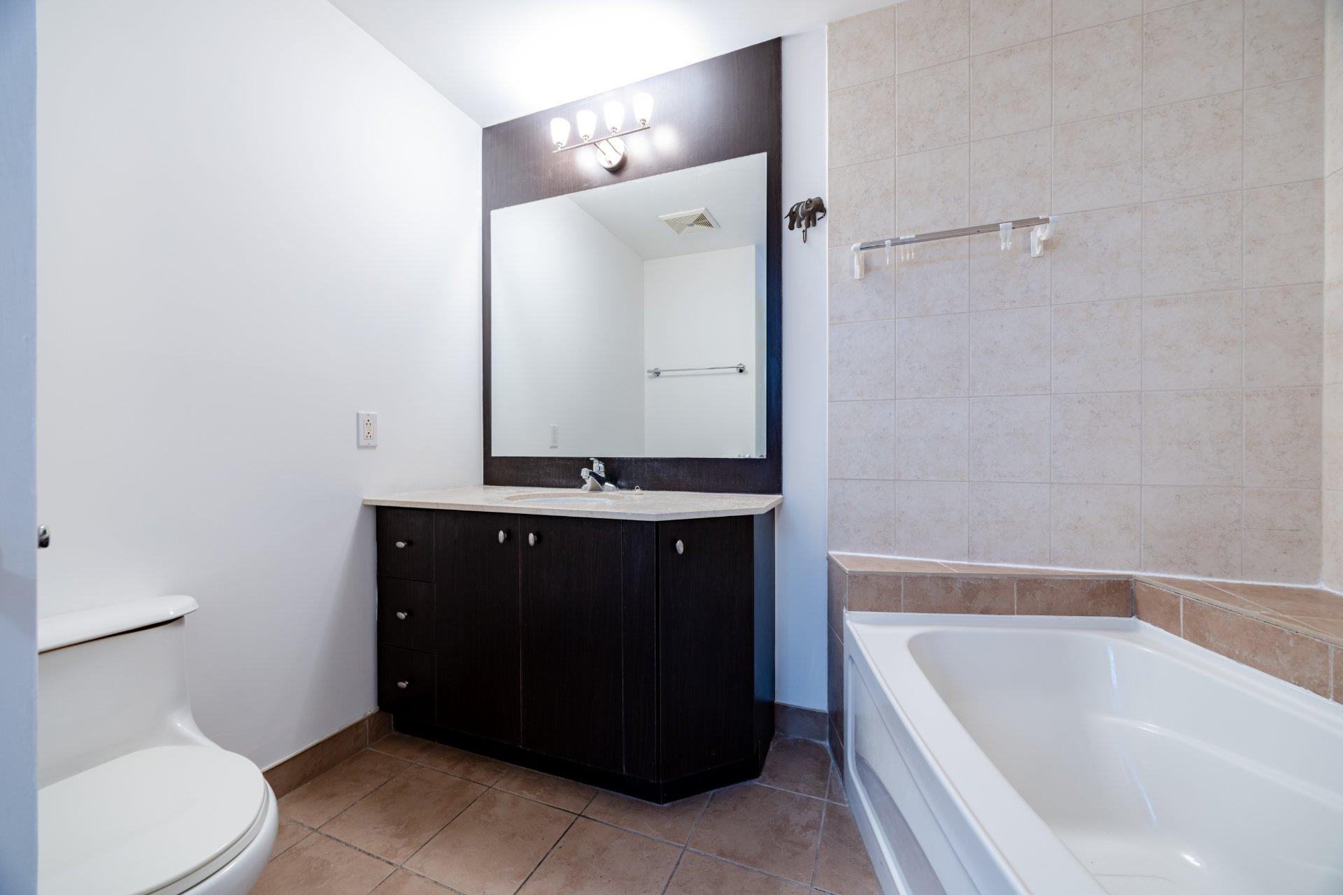 









1455


Rue Towers

, 406,
Montréal (Ville-Marie),




QC
H3H2E2

