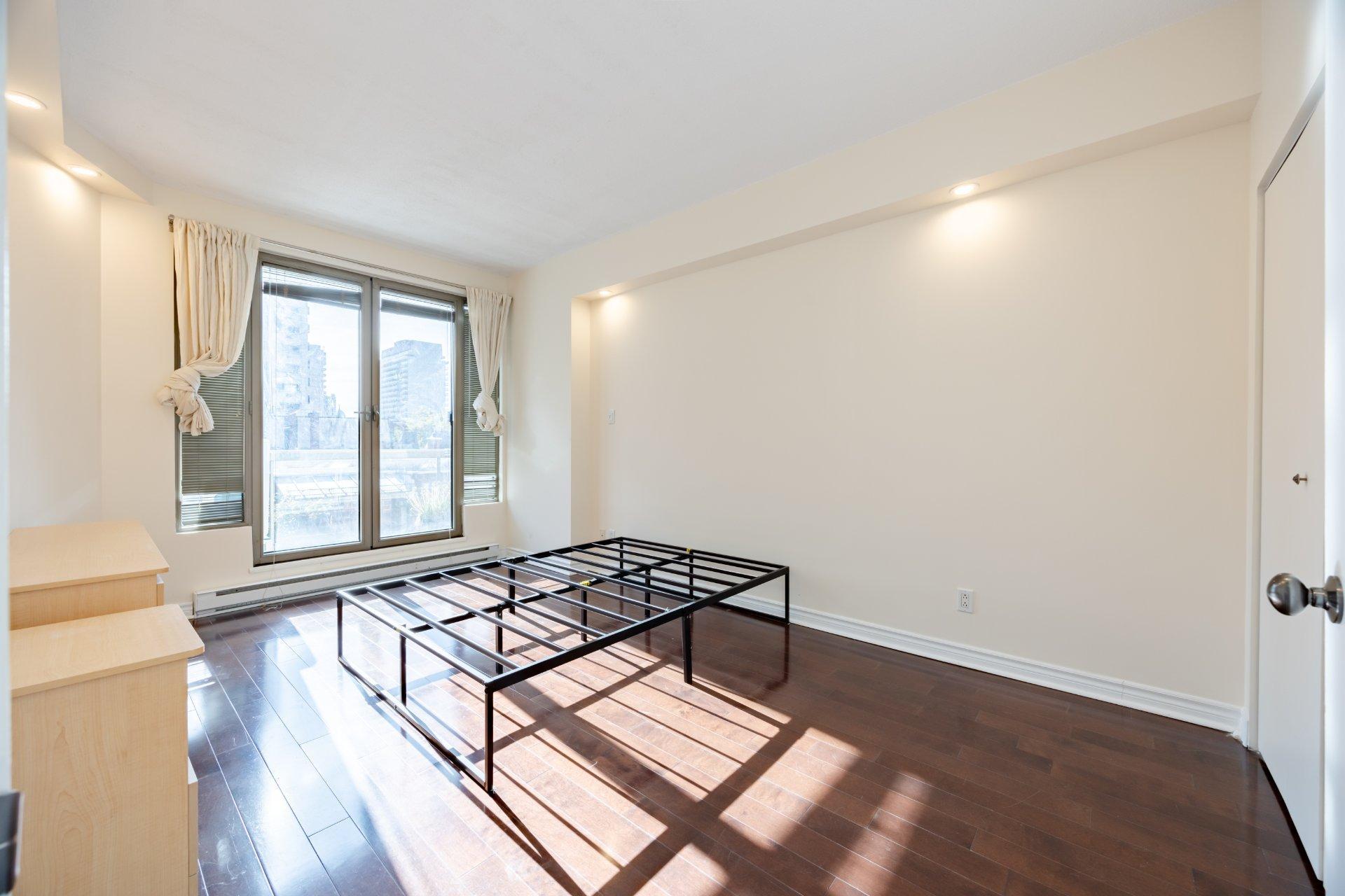 









1455


Rue Towers

, 406,
Montréal (Ville-Marie),




QC
H3H2E2

