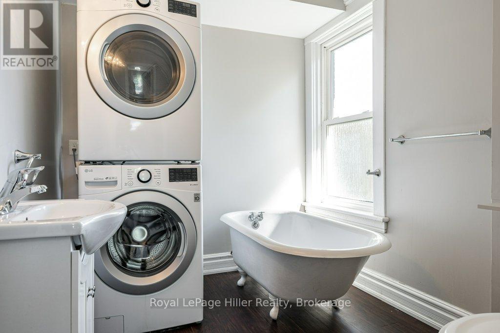












112 HURON STREET

,
Stratford,




Ontario
N5A5S6

