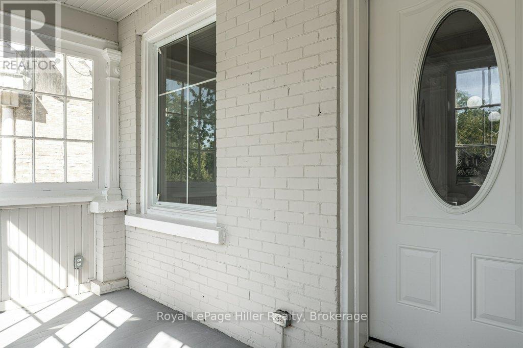 












112 HURON STREET

,
Stratford,




Ontario
N5A5S6


