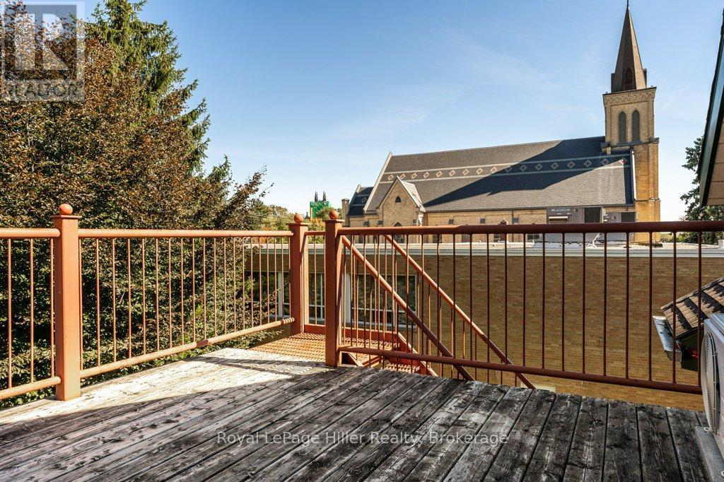 












112 HURON STREET

,
Stratford,




Ontario
N5A5S6

