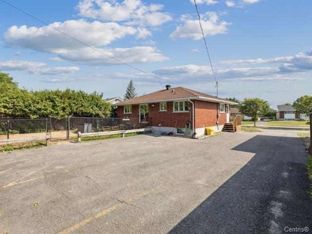 









179Z


Boul. Riel

,
Gatineau (Hull),




QC
J8Y5Y7

