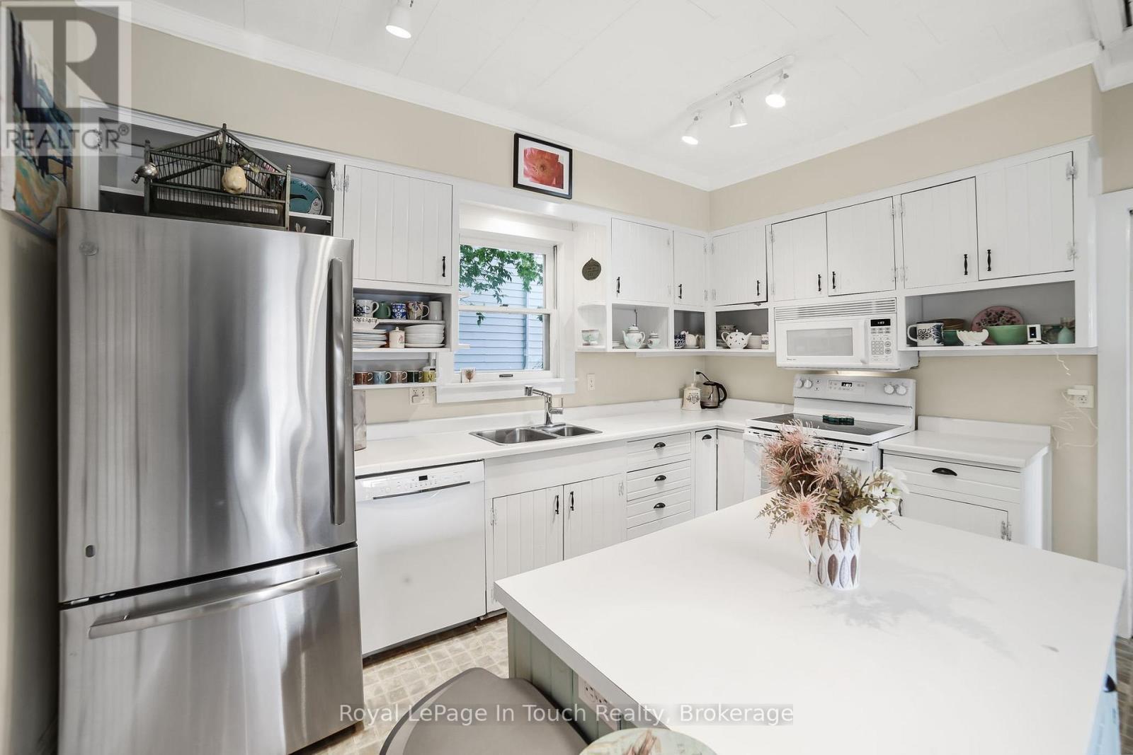 












233 QUEEN STREET

,
Midland,




Ontario
L4R3G9

