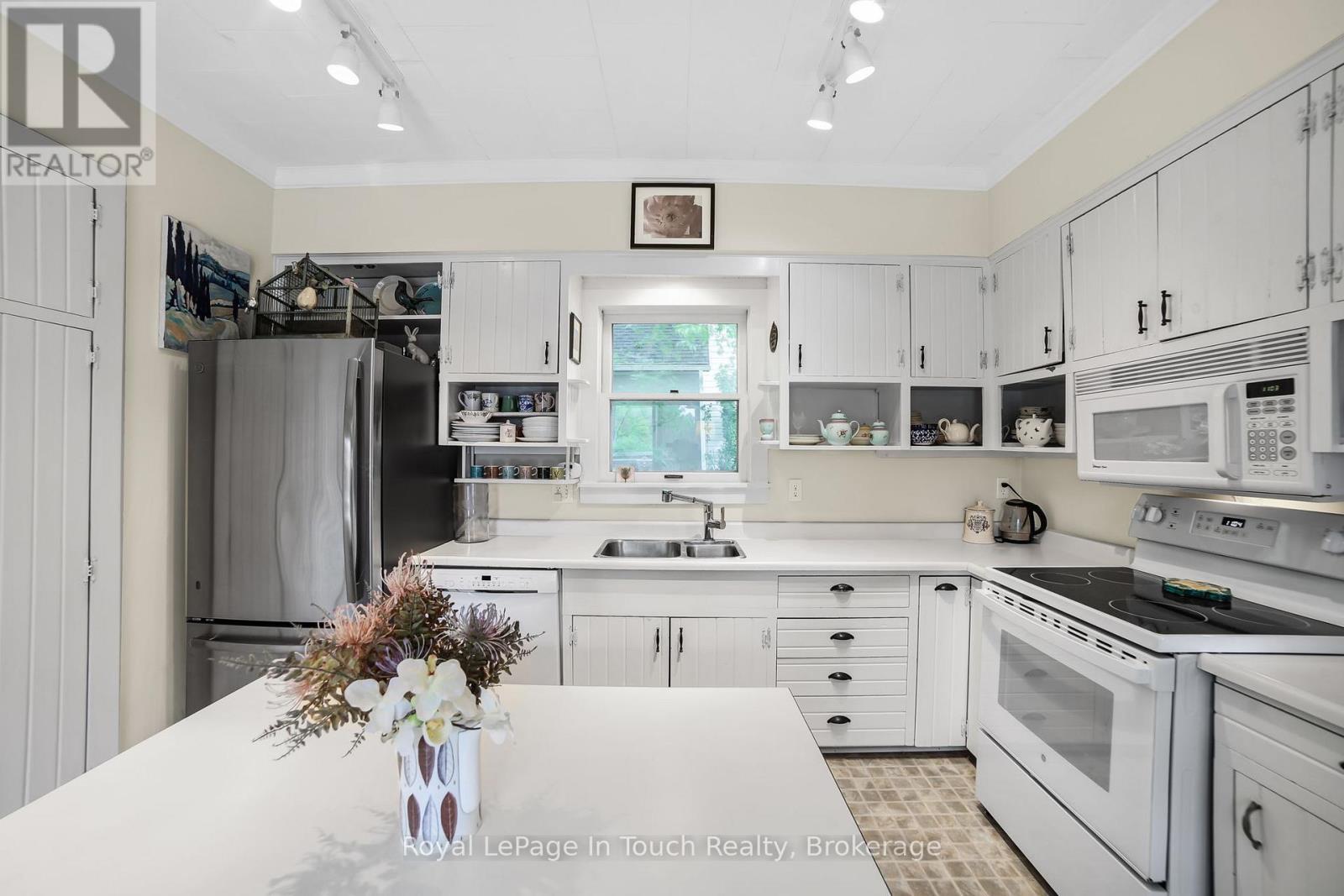 












233 QUEEN STREET

,
Midland,




Ontario
L4R3G9

