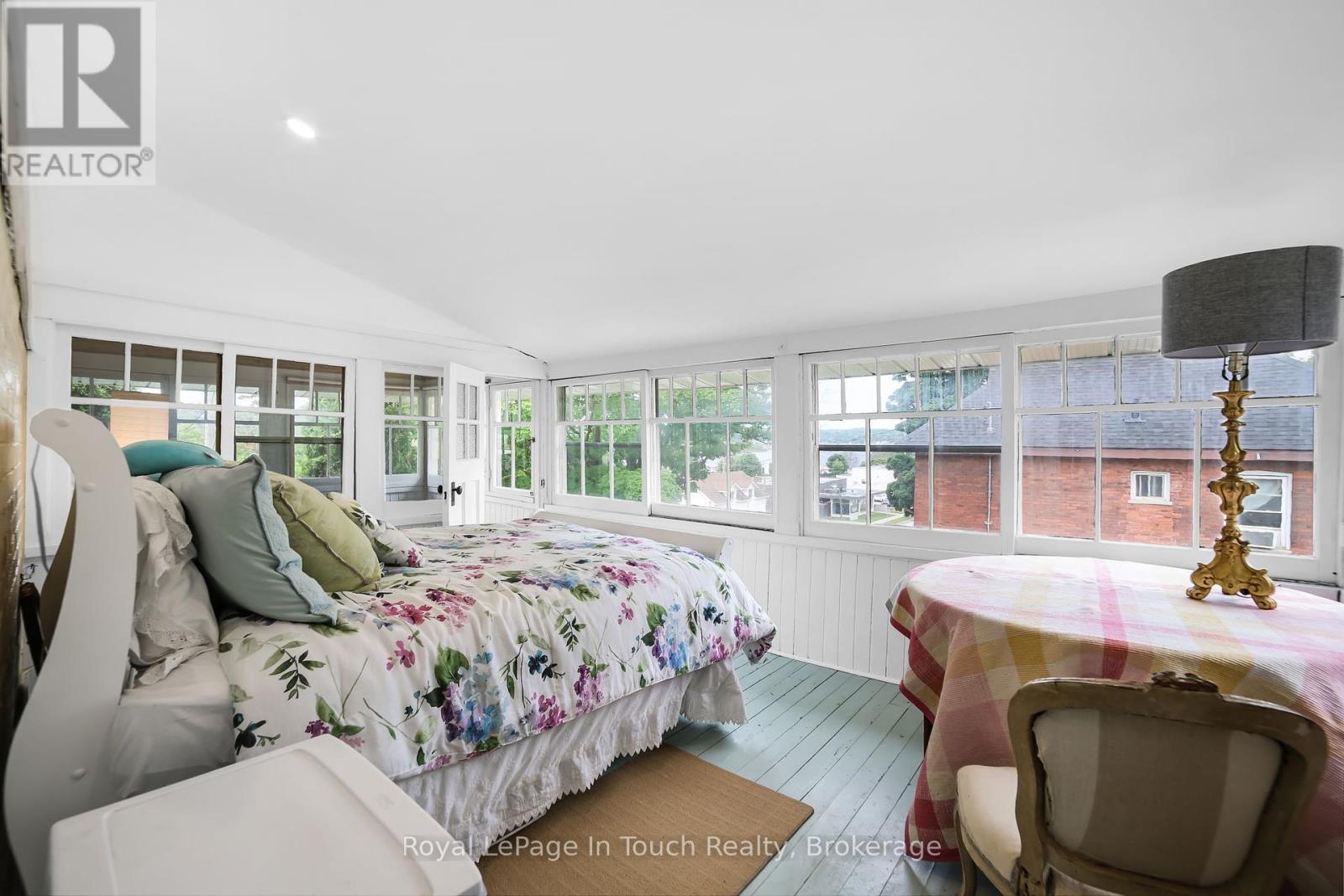 












233 QUEEN STREET

,
Midland,




Ontario
L4R3G9

