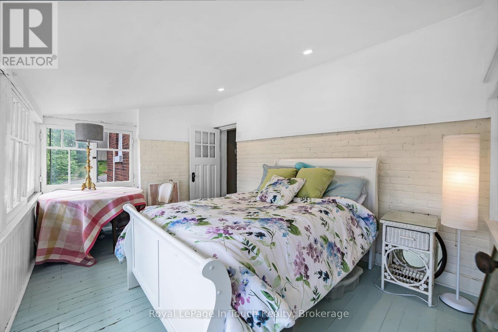 












233 QUEEN STREET

,
Midland,




Ontario
L4R3G9

