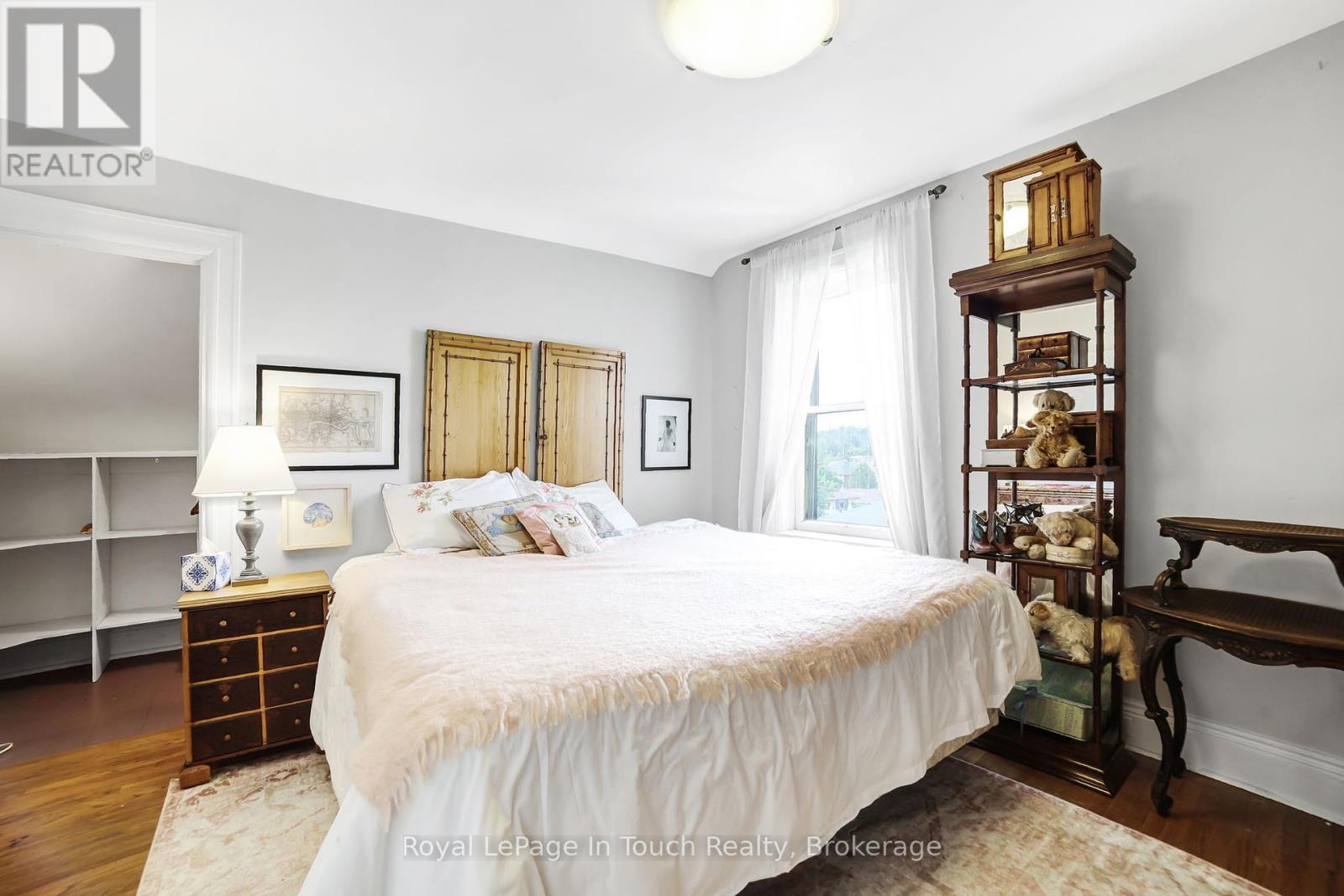 












233 QUEEN STREET

,
Midland,




Ontario
L4R3G9

