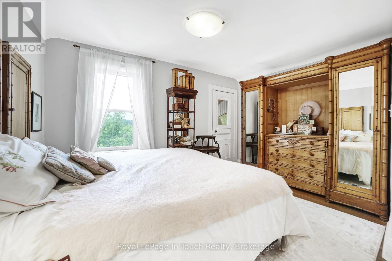 












233 QUEEN STREET

,
Midland,




Ontario
L4R3G9

