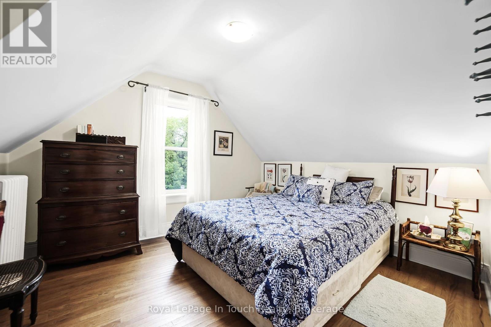 












233 QUEEN STREET

,
Midland,




Ontario
L4R3G9

