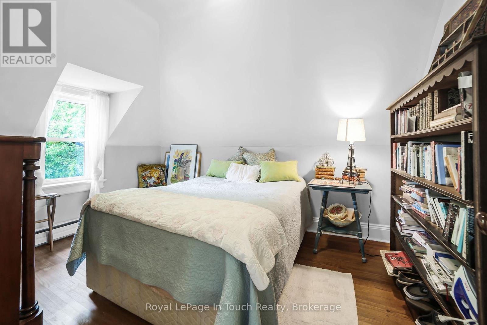 












233 QUEEN STREET

,
Midland,




Ontario
L4R3G9

