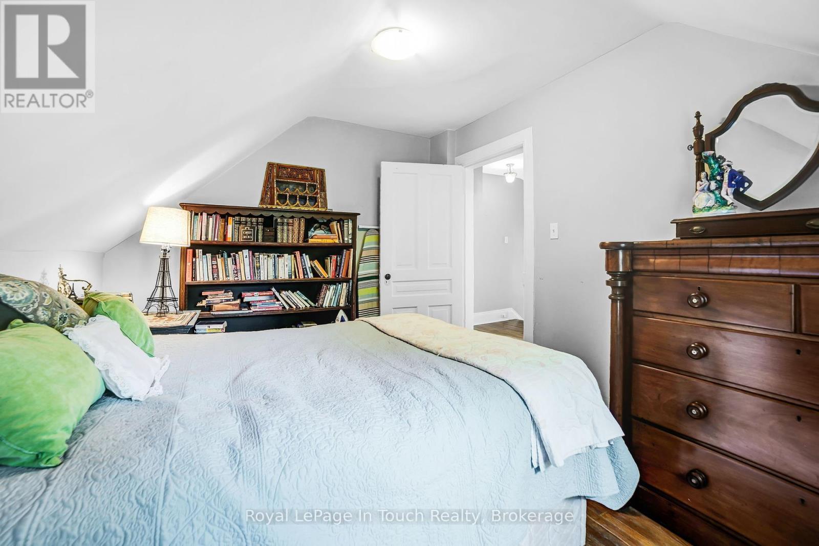 












233 QUEEN STREET

,
Midland,




Ontario
L4R3G9

