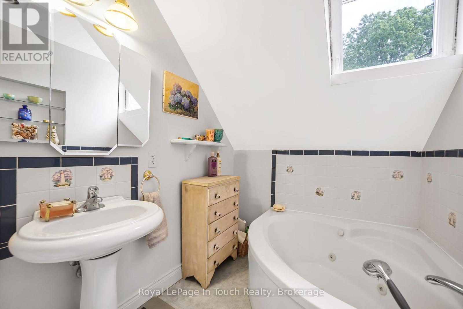 












233 QUEEN STREET

,
Midland,




Ontario
L4R3G9

