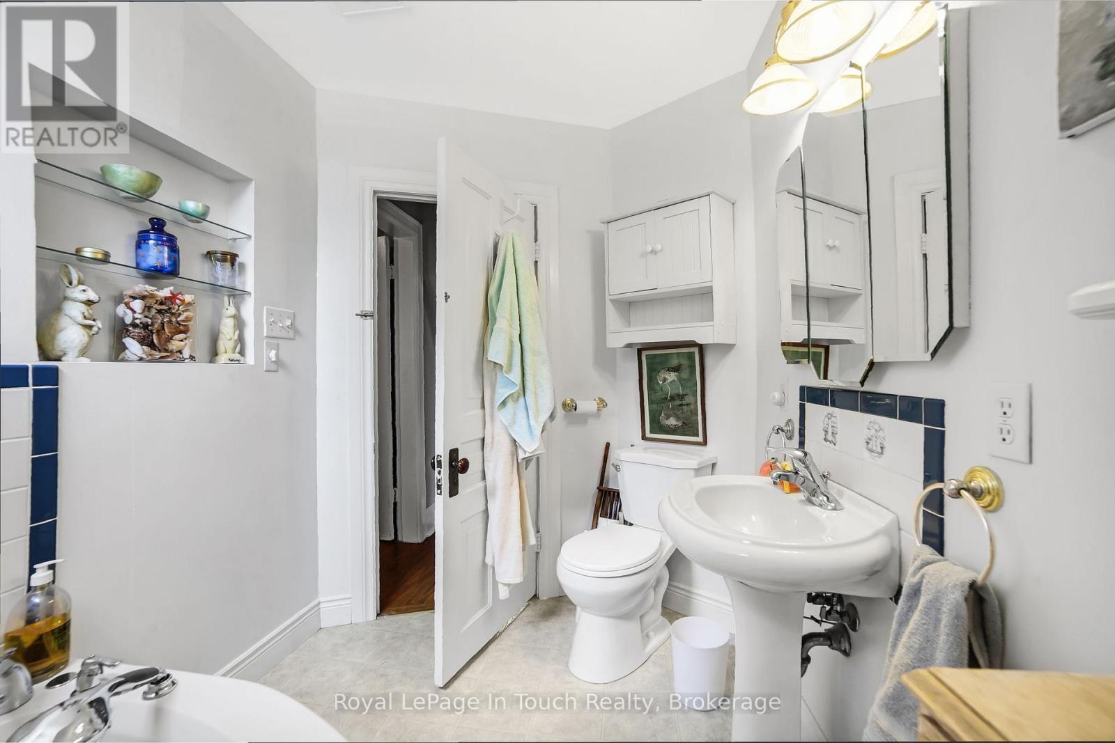 












233 QUEEN STREET

,
Midland,




Ontario
L4R3G9

