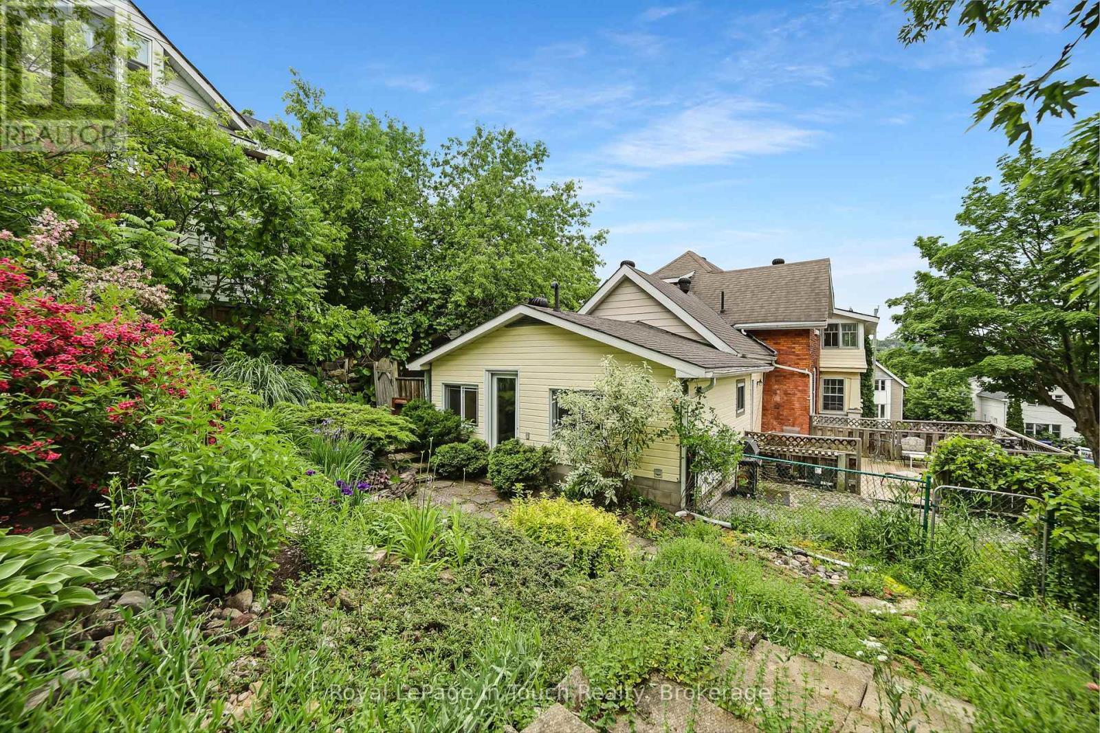 












233 QUEEN STREET

,
Midland,




Ontario
L4R3G9

