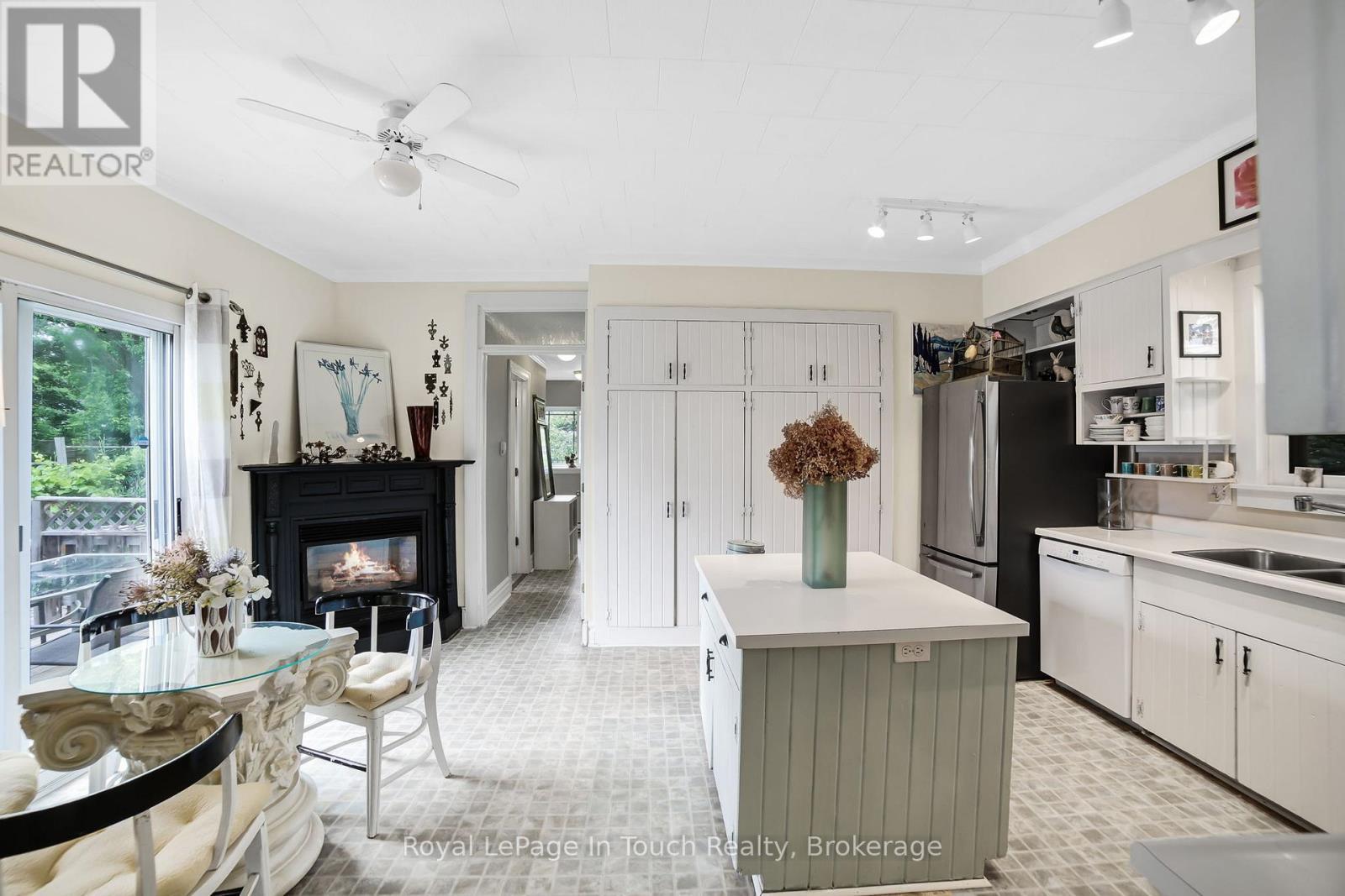 












233 QUEEN STREET

,
Midland,




Ontario
L4R3G9

