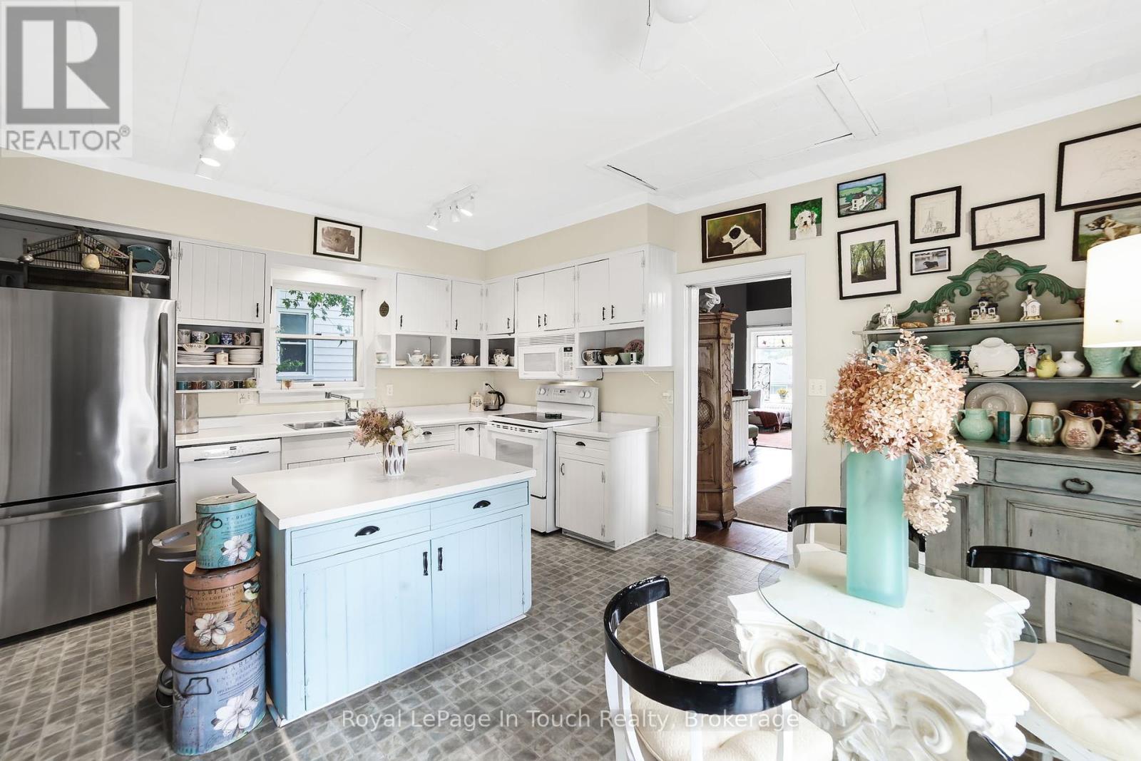 












233 QUEEN STREET

,
Midland,




Ontario
L4R3G9

