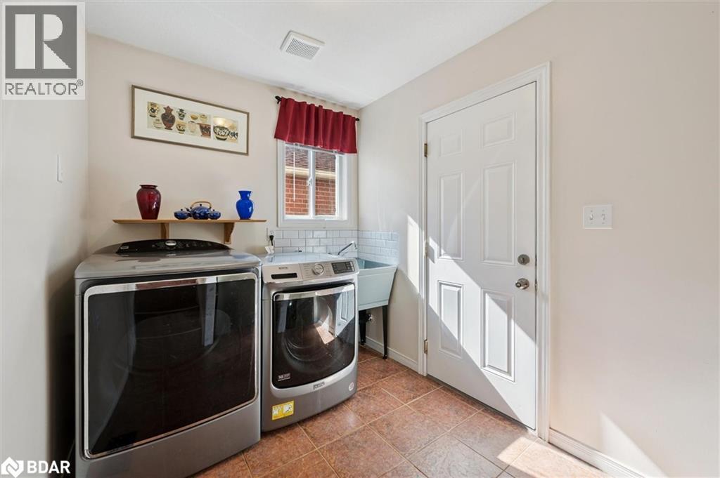 












37 SHACKLETON DR

,
Guelph,




Ontario
N1E7L3

