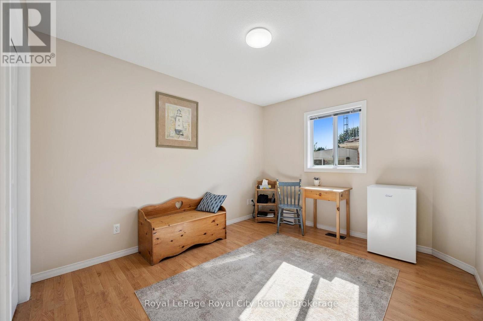 












37 SHACKLETON DRIVE

,
Guelph (Grange Road),




Ontario
N1E7L3

