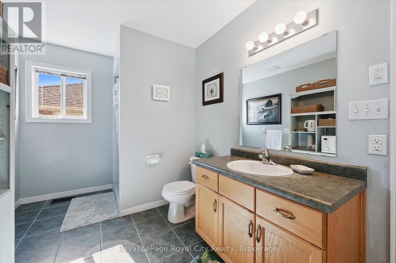 












37 SHACKLETON DRIVE

,
Guelph (Grange Road),




Ontario
N1E7L3

