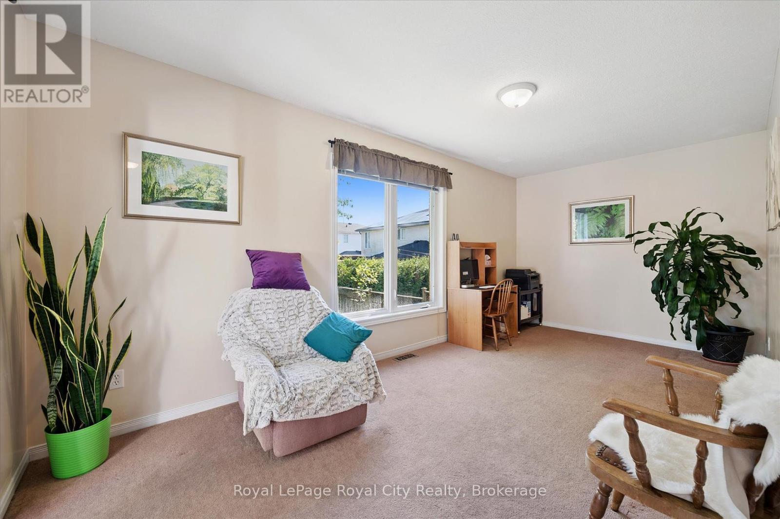 












37 SHACKLETON DRIVE

,
Guelph (Grange Road),




Ontario
N1E7L3

