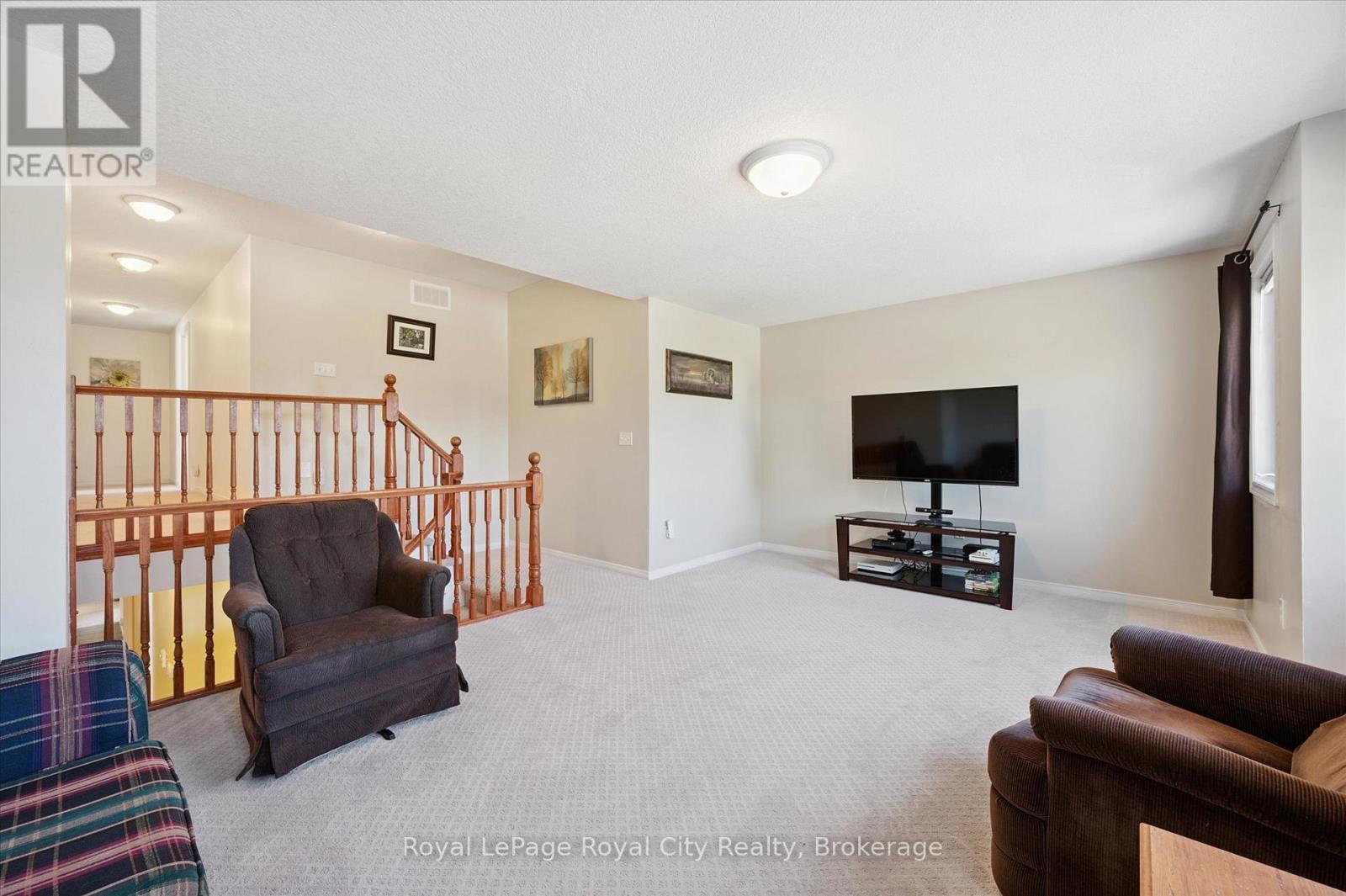 












37 SHACKLETON DRIVE

,
Guelph (Grange Road),




Ontario
N1E7L3

