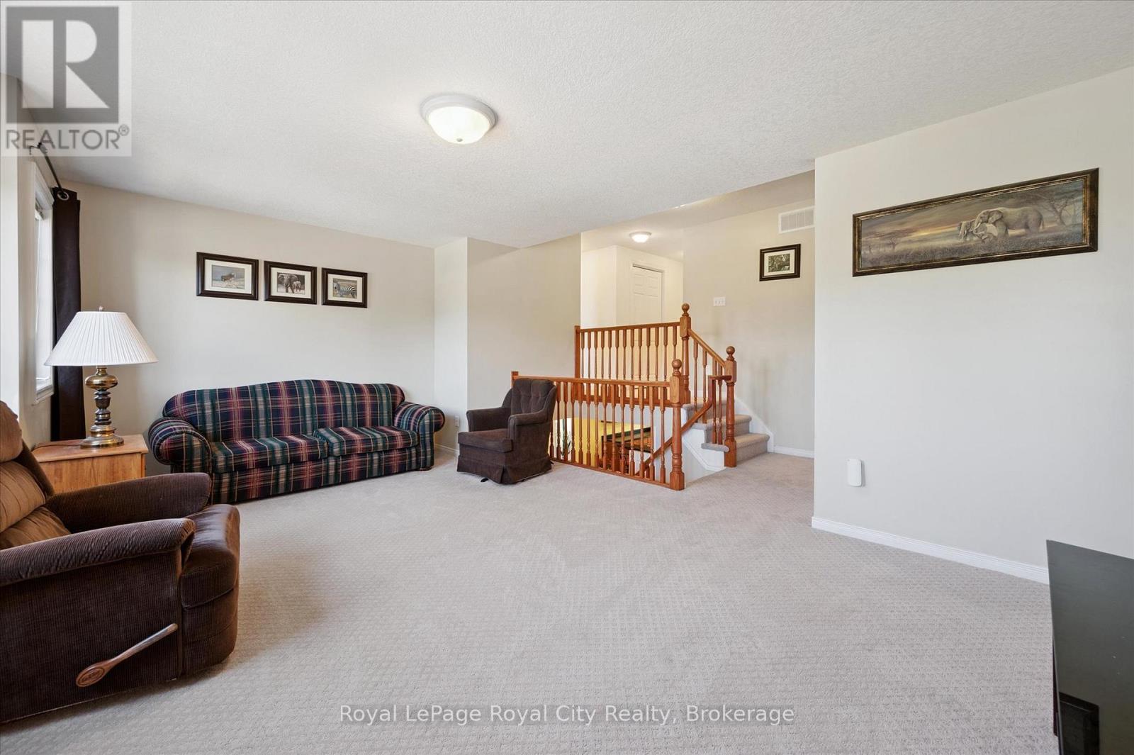 












37 SHACKLETON DRIVE

,
Guelph (Grange Road),




Ontario
N1E7L3

