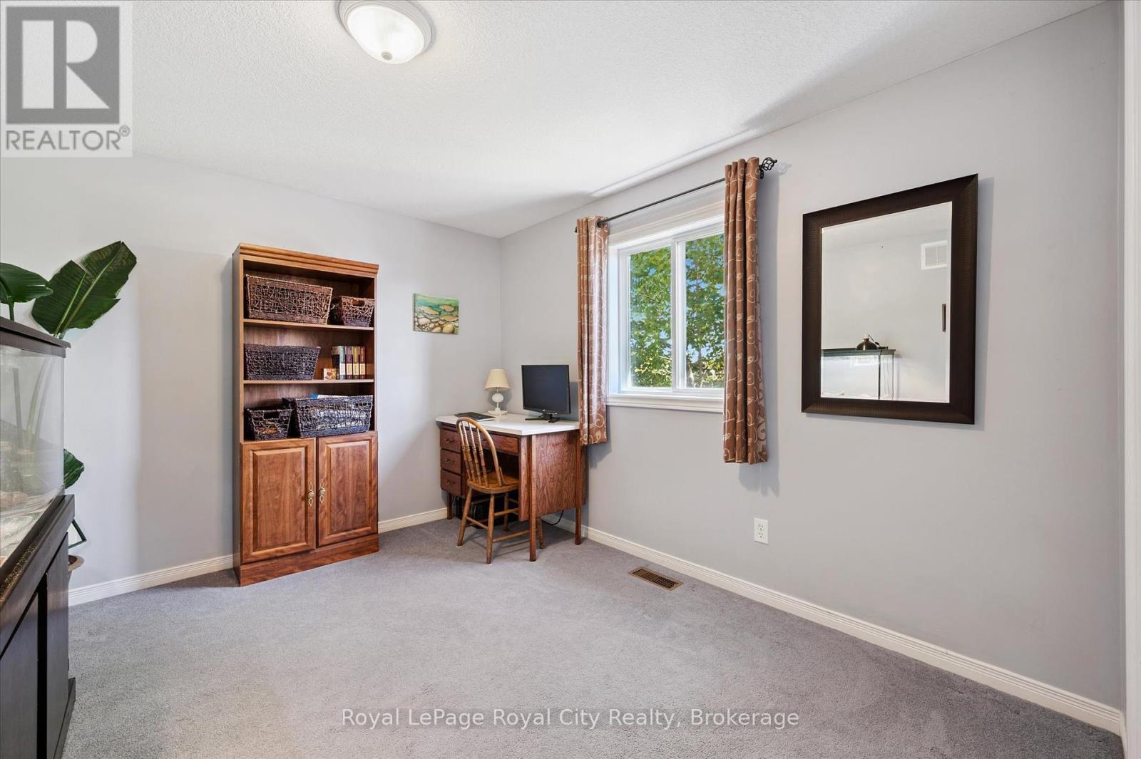 












37 SHACKLETON DRIVE

,
Guelph (Grange Road),




Ontario
N1E7L3

