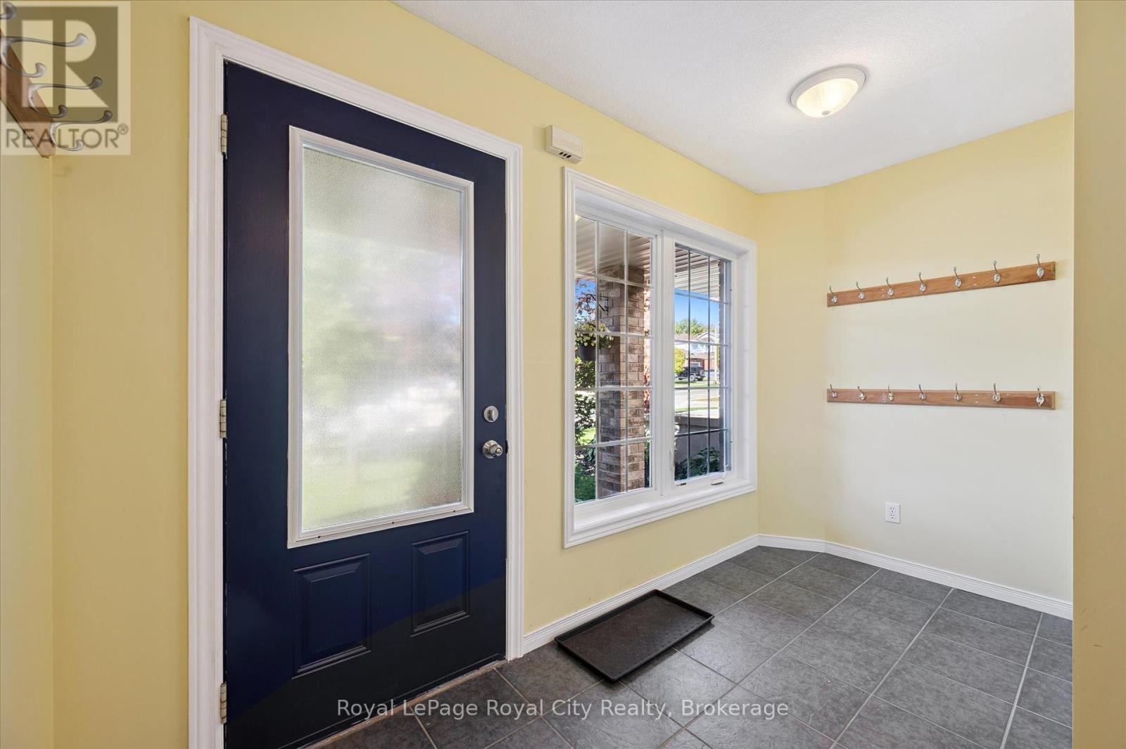 












37 SHACKLETON DRIVE

,
Guelph (Grange Road),




Ontario
N1E7L3

