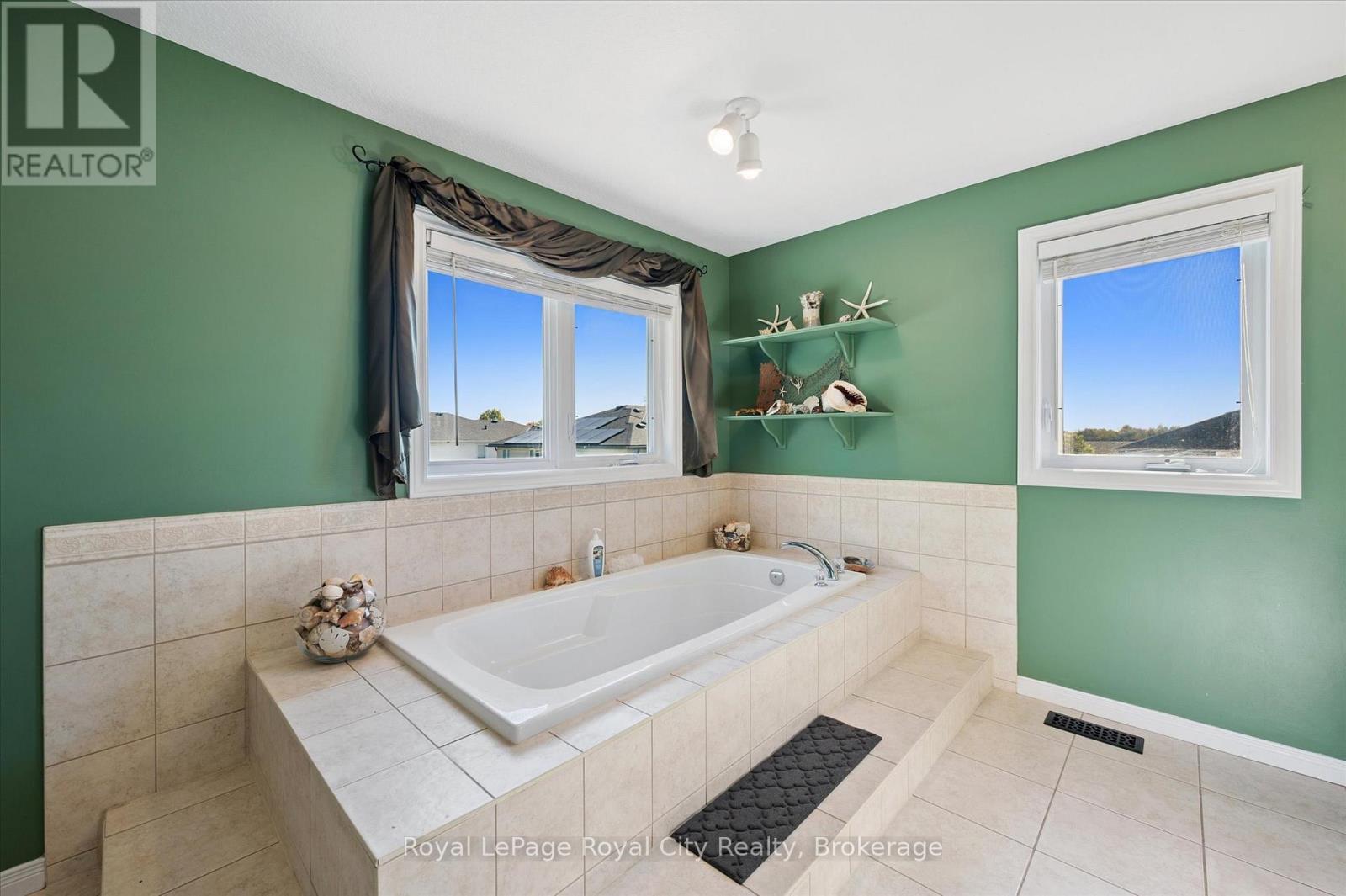 












37 SHACKLETON DRIVE

,
Guelph (Grange Road),




Ontario
N1E7L3

