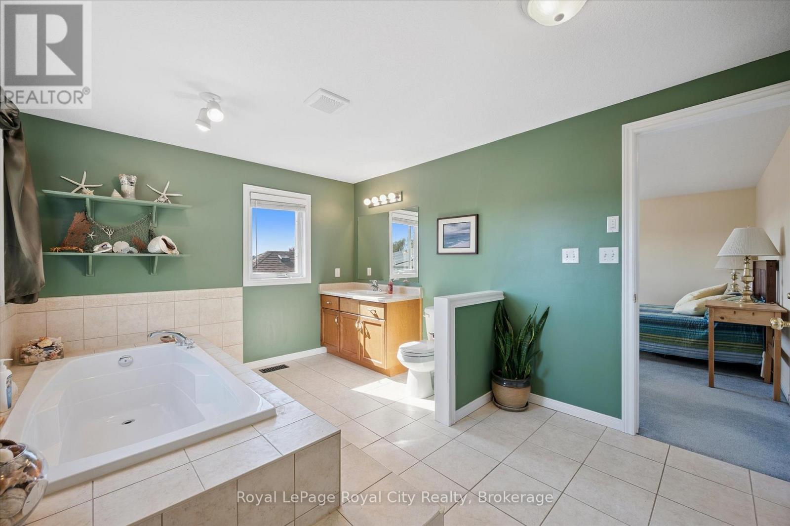 












37 SHACKLETON DRIVE

,
Guelph (Grange Road),




Ontario
N1E7L3

