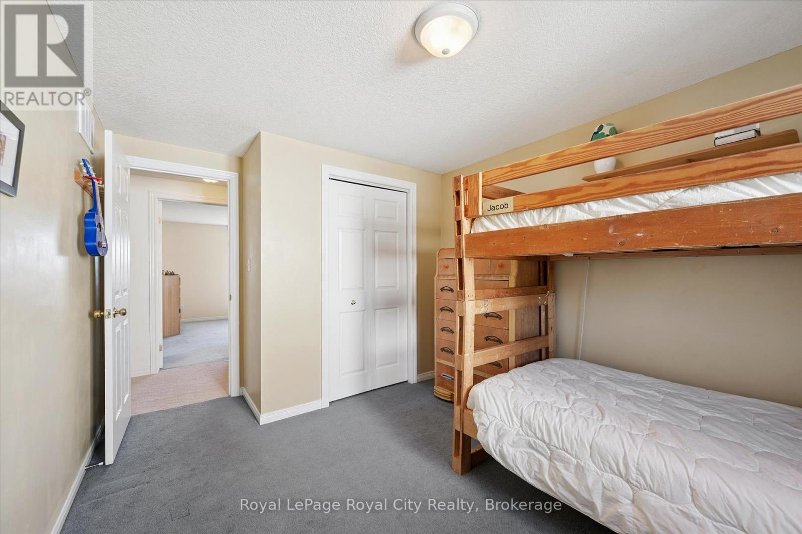 












37 SHACKLETON DRIVE

,
Guelph (Grange Road),




Ontario
N1E7L3

