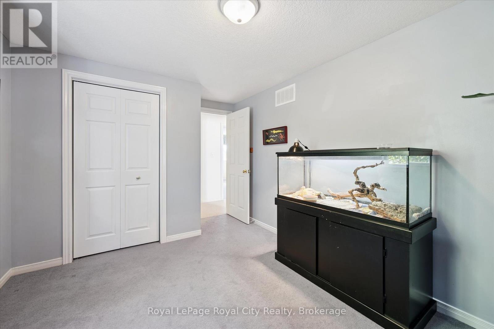 












37 SHACKLETON DRIVE

,
Guelph (Grange Road),




Ontario
N1E7L3

