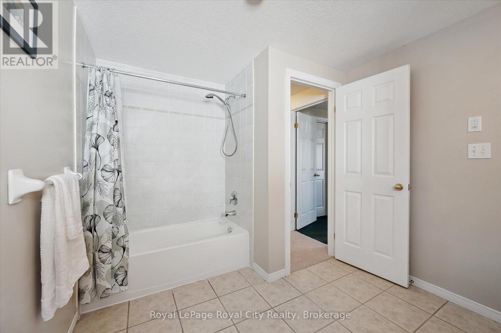 












37 SHACKLETON DRIVE

,
Guelph (Grange Road),




Ontario
N1E7L3

