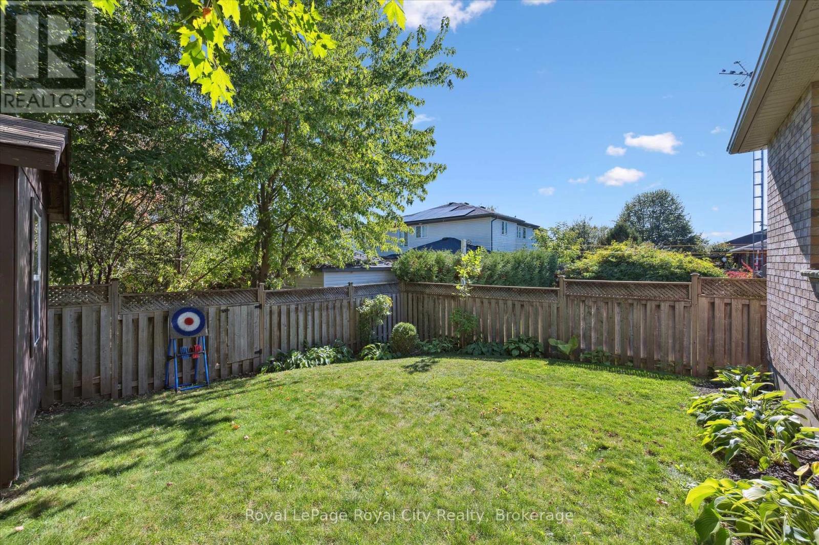 












37 SHACKLETON DRIVE

,
Guelph (Grange Road),




Ontario
N1E7L3

