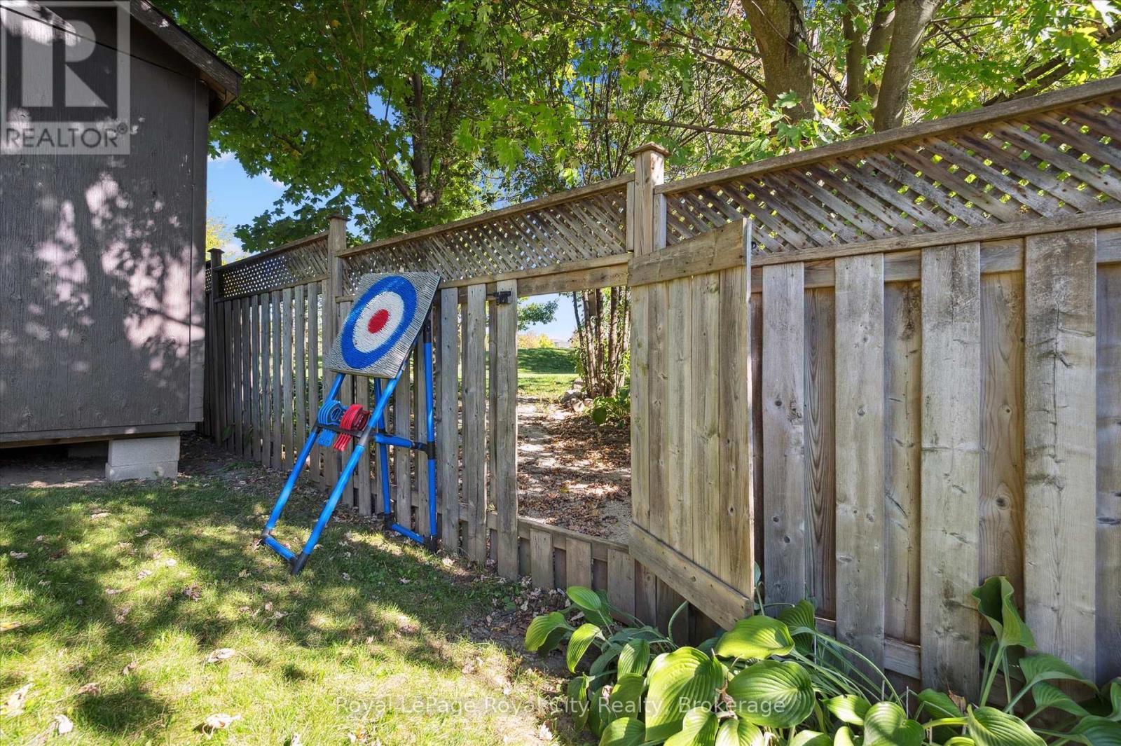 












37 SHACKLETON DRIVE

,
Guelph (Grange Road),




Ontario
N1E7L3

