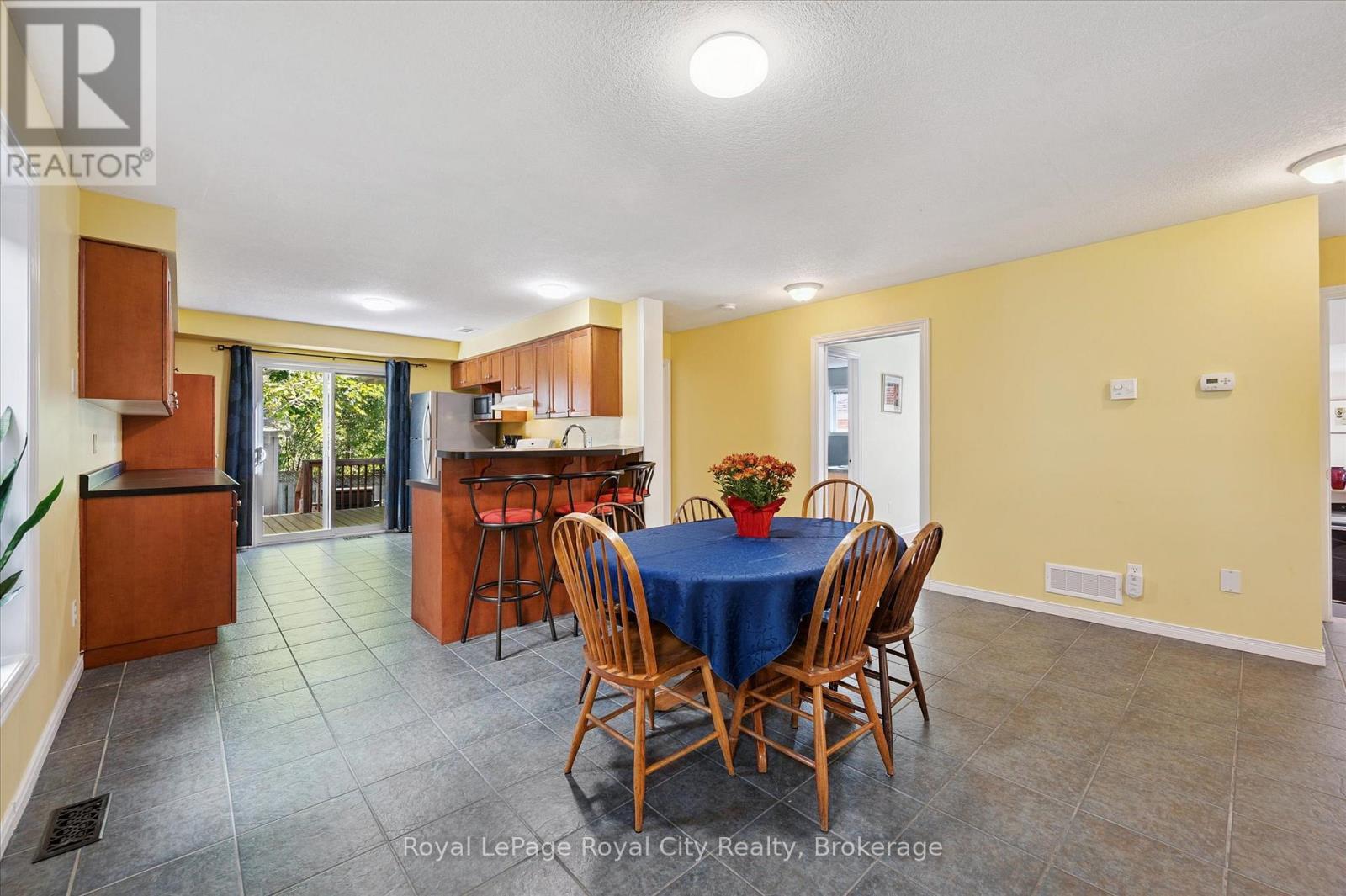 












37 SHACKLETON DRIVE

,
Guelph (Grange Road),




Ontario
N1E7L3

