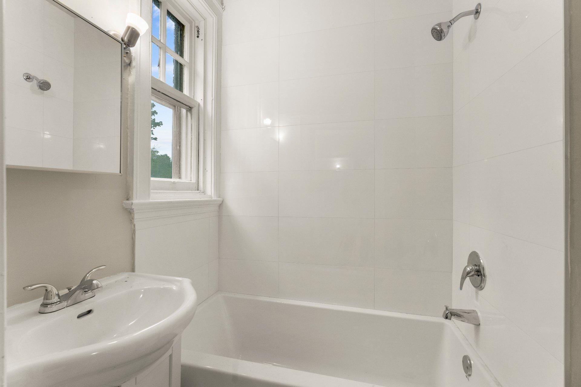 









644


Rue Prospect

, 8,
Sherbrooke (Les Nations),




QC
J1H1A8

