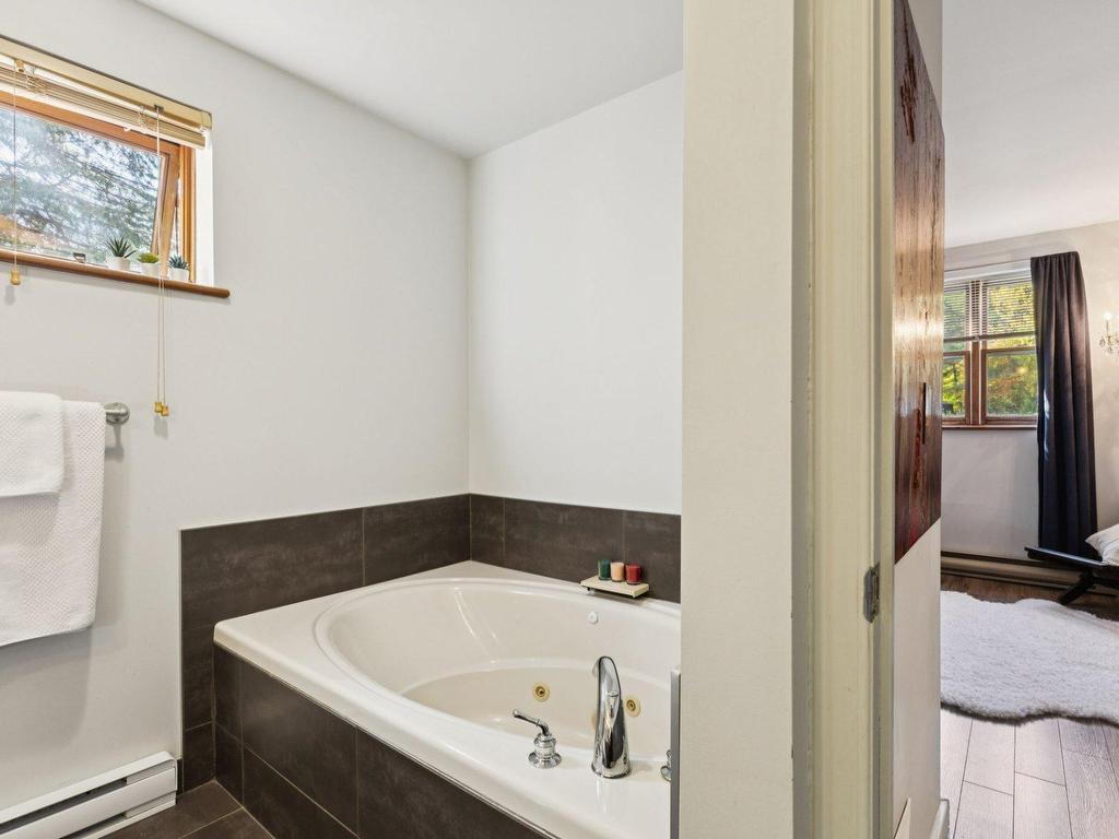 









105


Ch. de l'Érablière

, 2,
Mont-Tremblant,




QC
J8E1H5

