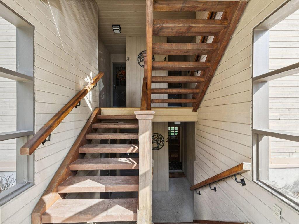 









105


Ch. de l'Érablière

, 2,
Mont-Tremblant,




QC
J8E1H5

