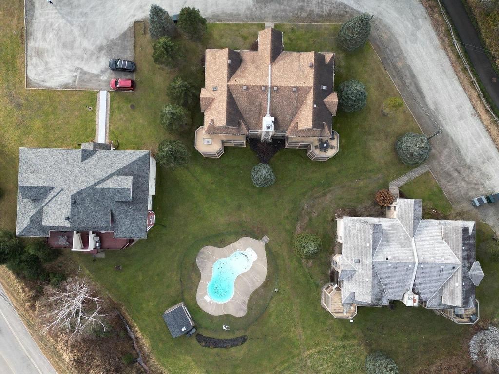 









105


Ch. de l'Érablière

, 2,
Mont-Tremblant,




QC
J8E1H5

