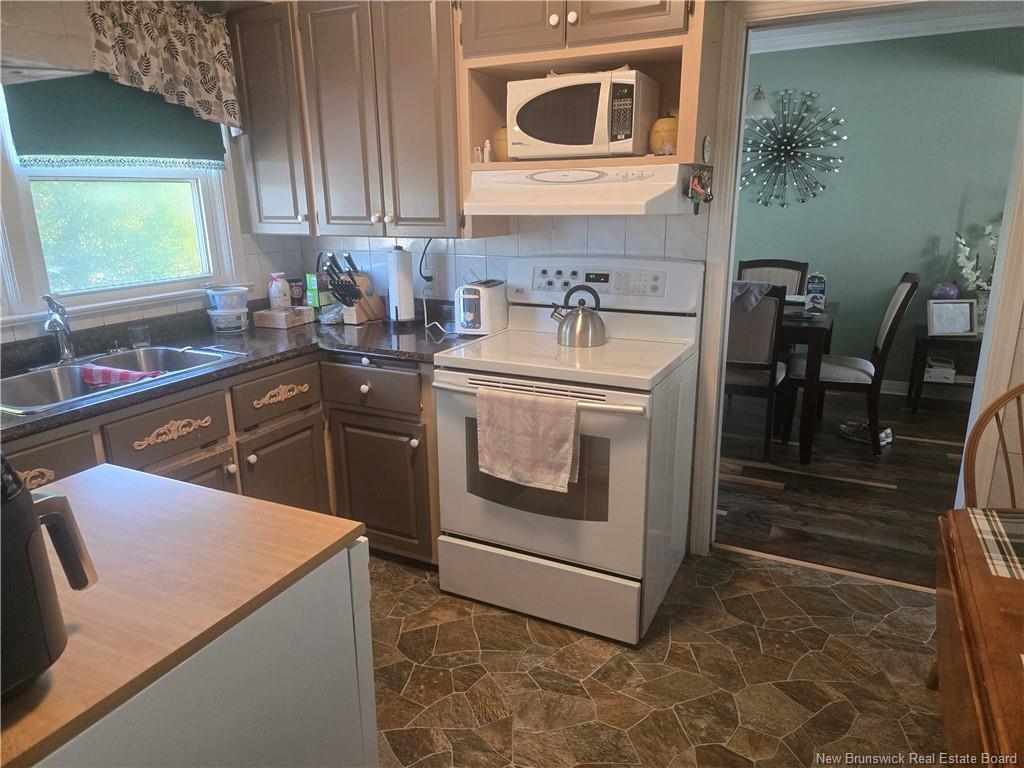 









530


Old King George Highway

,
Miramichi,




NB
E1V 1J7

