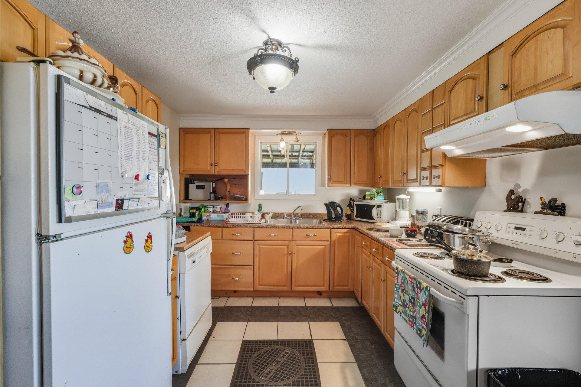 









6


Ch. Guilbeault

,
Gracefield,




QC
J0X1W0

