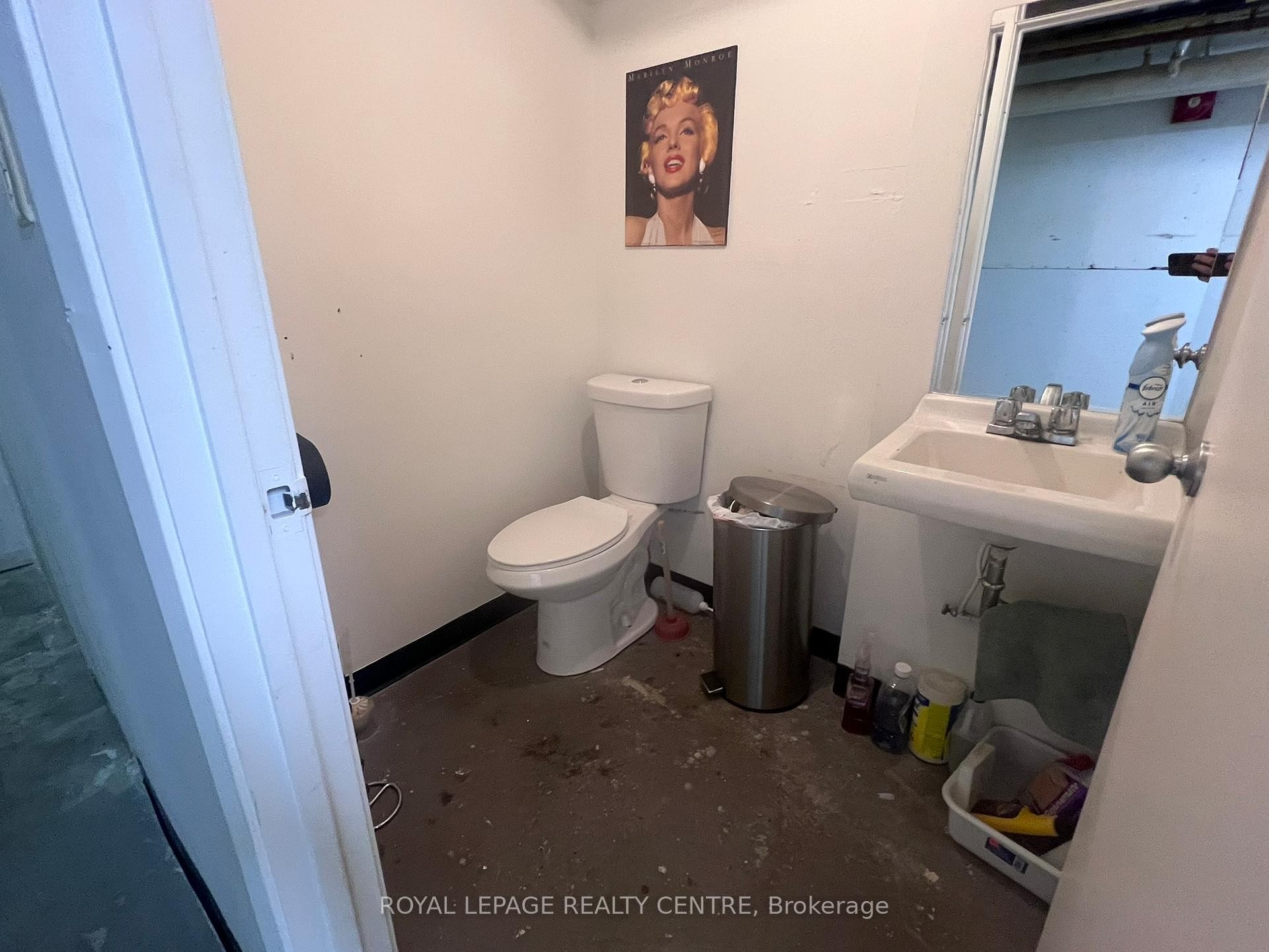 









1034


Eglinton

Avenue West,
Toronto,




ON
M6C 2C5

